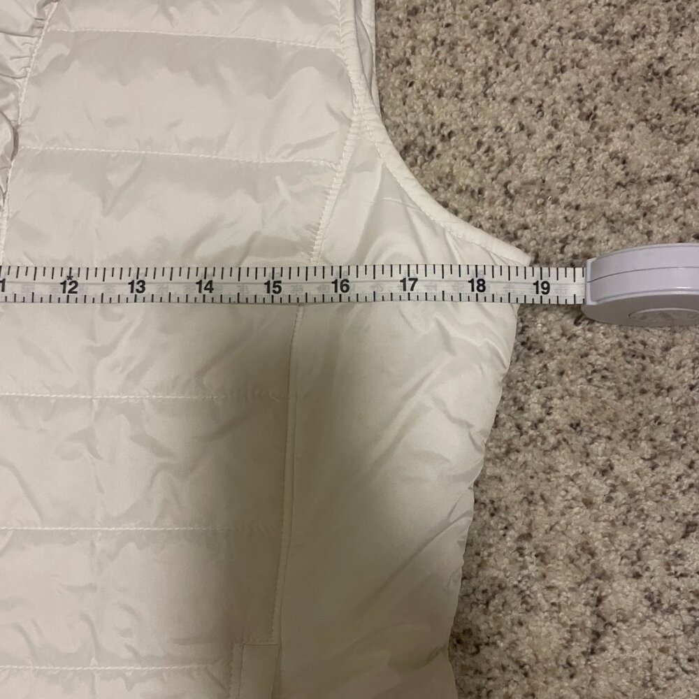 White House Black Market White Puffer Vest Sz Med - Picture 9 of 11